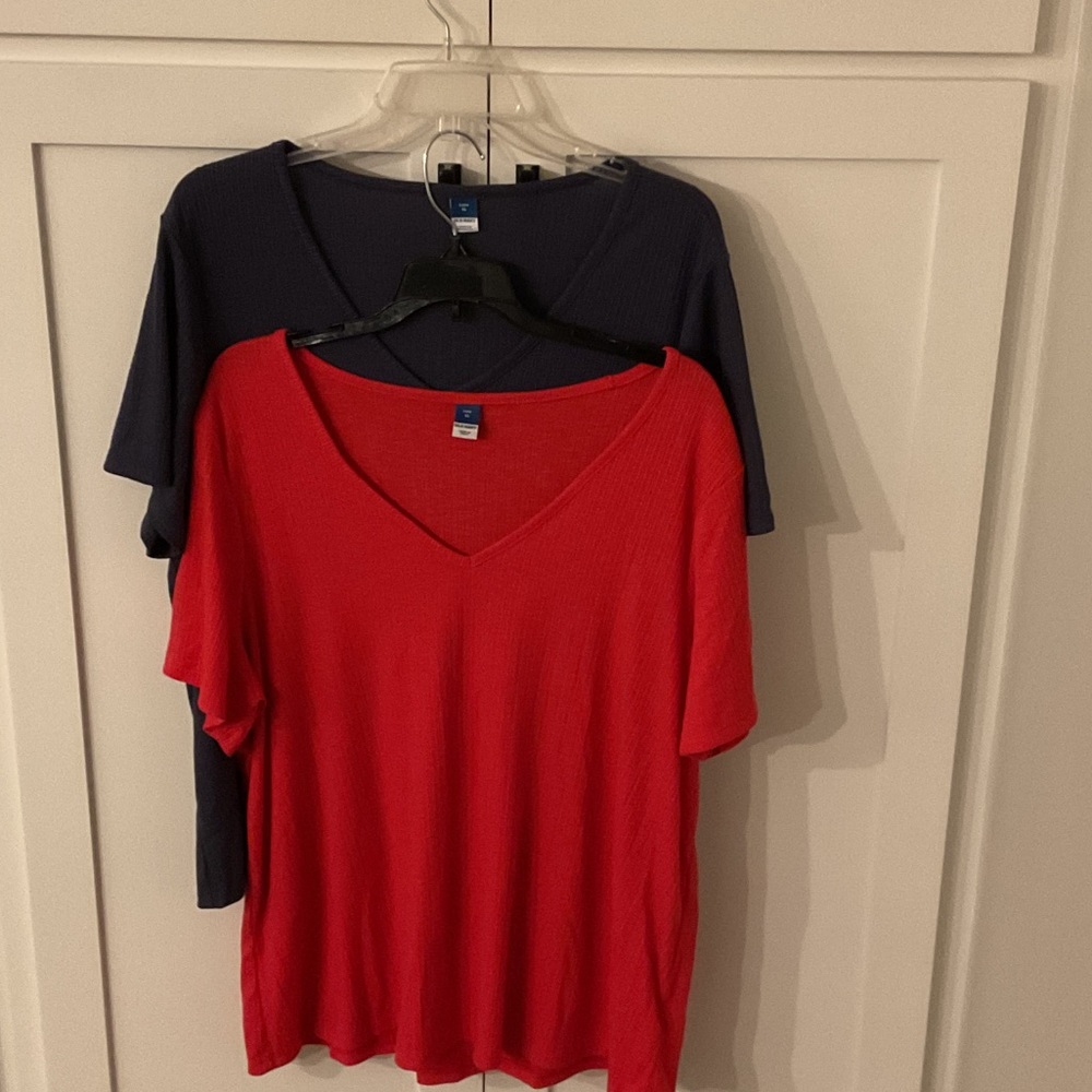 Old Navy Coral & Charcoal Gray Ribbed V-Neck T-Shirts